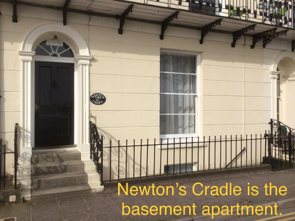 Ferienwohnung Newton'S Cradle Tenby Exterior foto